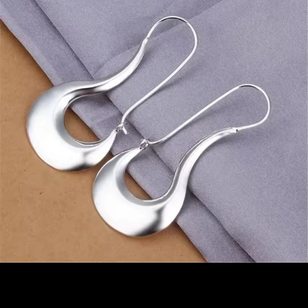 925 Stetling Silver Teardrop Earrings